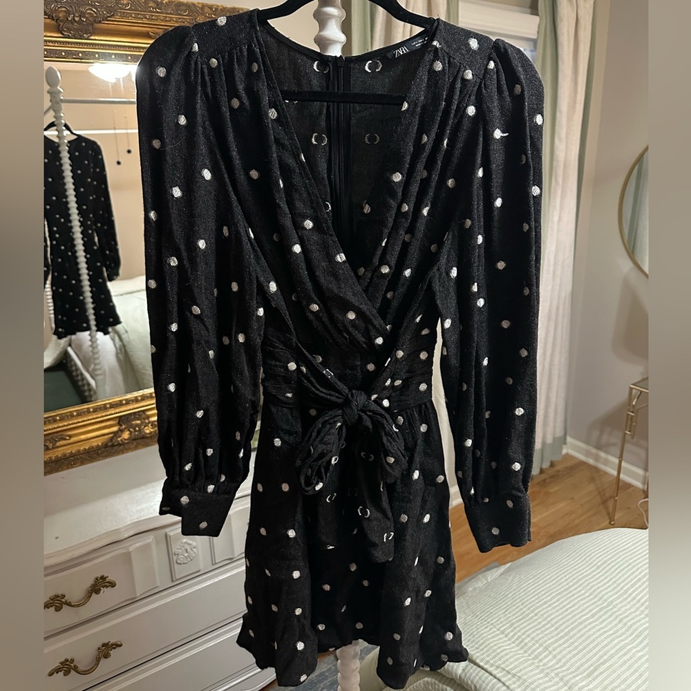 zara tie-waist black & white polka dot dress 🎀